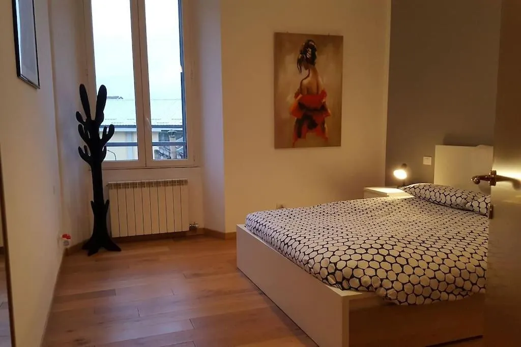 Modern Bright And Central Apartment Milan Italy