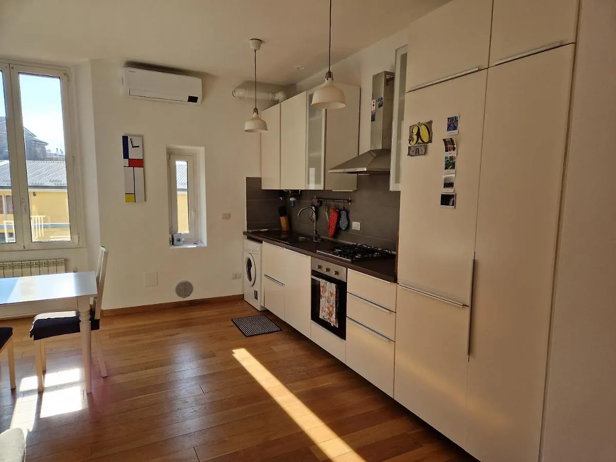 Modern Bright And Central Apartment Μιλάνο